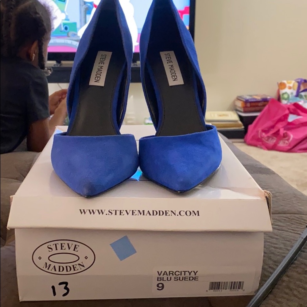Blue suede pumps